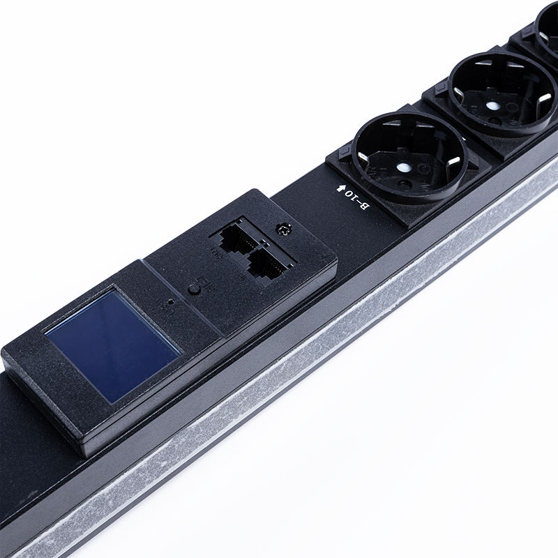 18 uttag Tyskland 1U överspänningsskydd Hot Swappable RS485 Metered Rack PDU