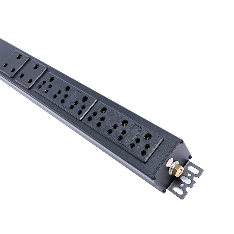 Sydafrika Uttag 16 uttag 1,5U flytande magnetisk kretsbrytare Vertikal TCP/IP smart Rack PDU