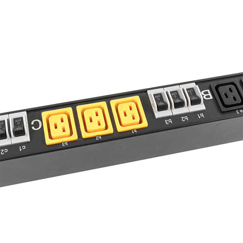 3-fas 10-uttag C13 C19 Vertikal Breaker Överbelastningsskydd Switched Rack Pdu