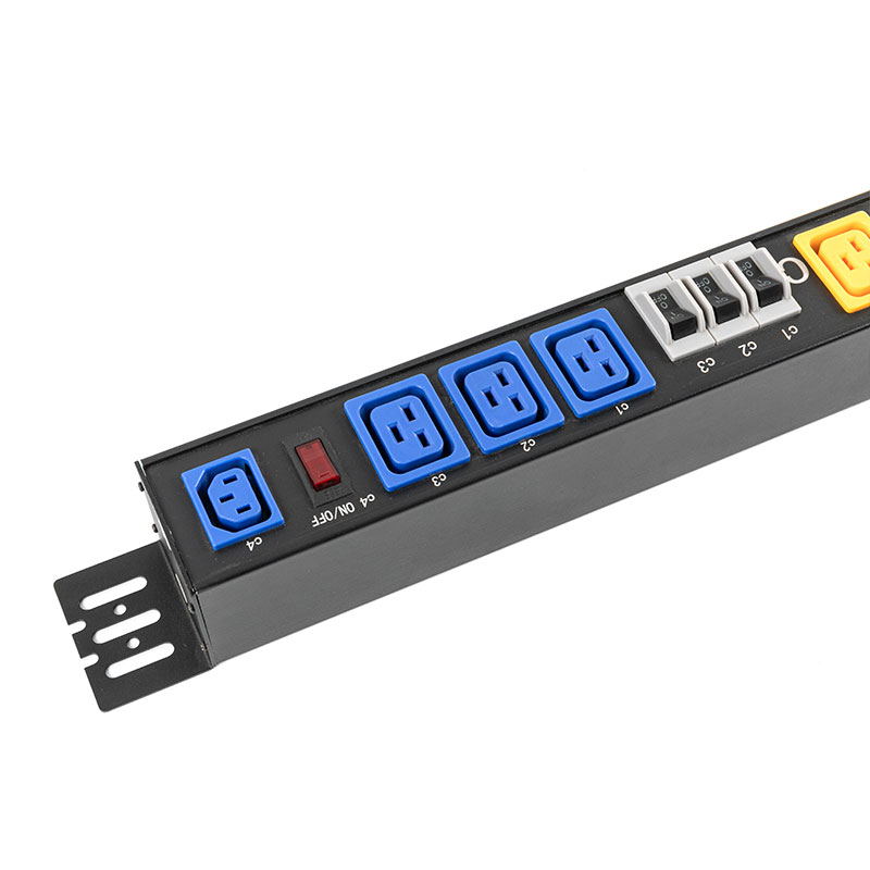 3-fas 10-uttag C13 C19 Vertikal Breaker Överbelastningsskydd Switched Rack Pdu