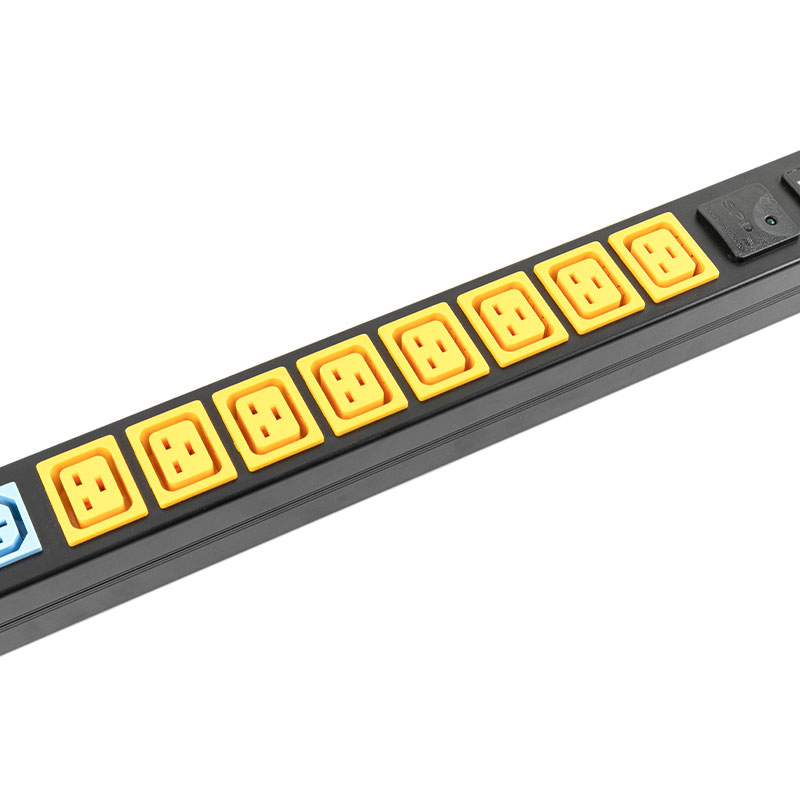 24-uttag C13x16 C19x8 Vertikal digital strömspänningsmätare Breaker SPD Switched Rack Pdu