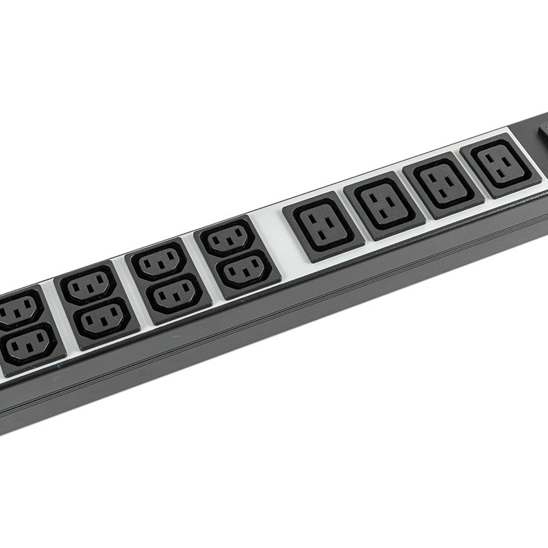 28-uttag C13 C19 Vertikal SPD Breaker Switched Rack Pdu