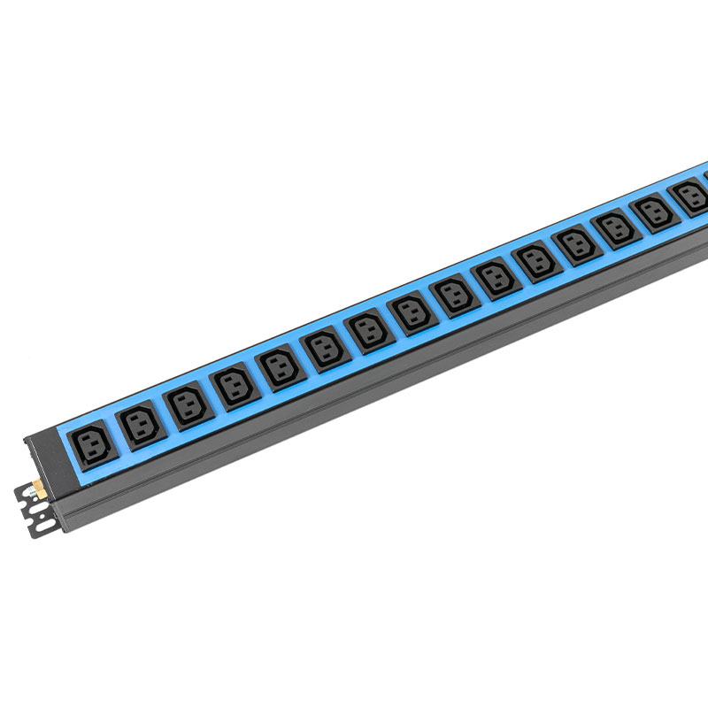 28-uttag C13 C19 Vertikal SPD Breaker Switched Rack Pdu