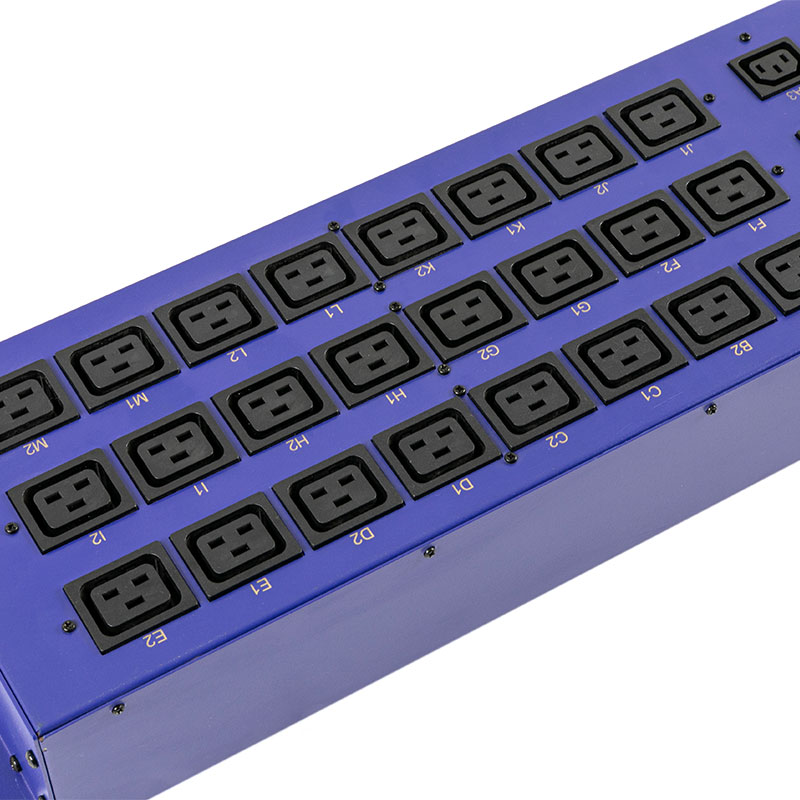 3-fas 27-uttag C13 C19 Vertikal Breaker Switched Pdu